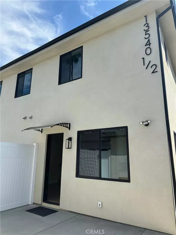 13540 1/2 Hamlin St, Van Nuys, CA 91401