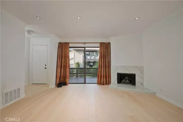 Woodland Hills, CA 91367,5711 Owensmouth AVE #117
