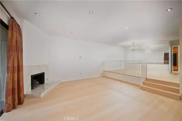 Woodland Hills, CA 91367,5711 Owensmouth AVE #117