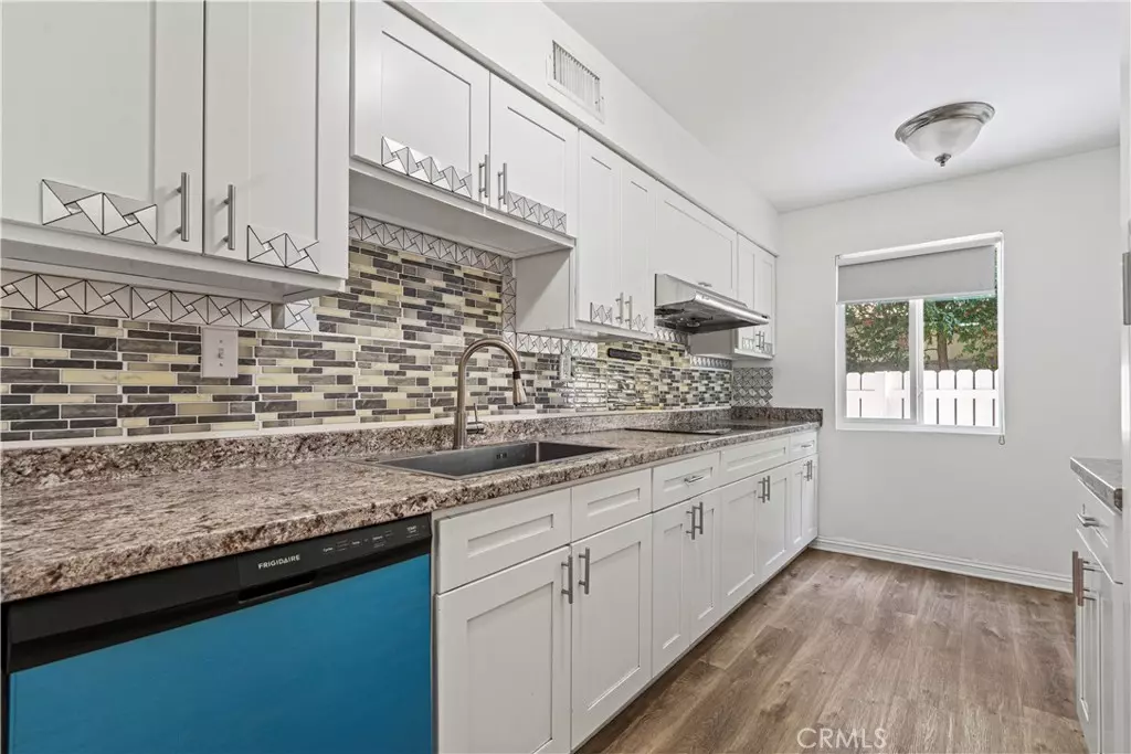 Reseda, CA 91335,18361 STRATHERN ST #3