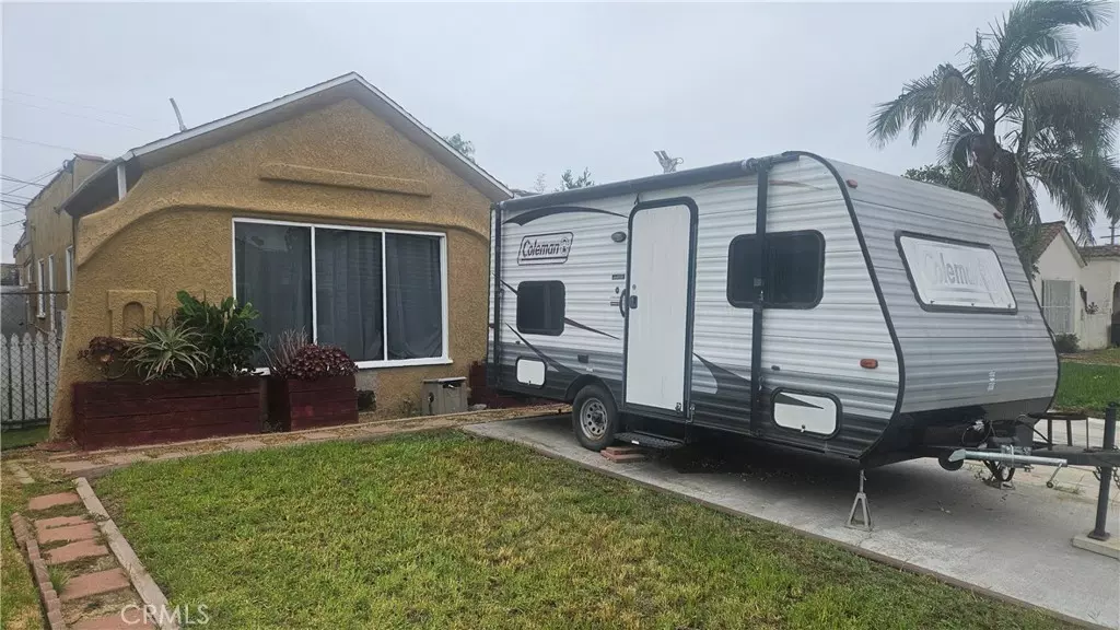 Los Angeles, CA 90044,739 W 102nd