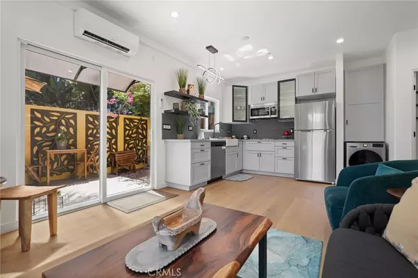 Los Angeles, CA 90068,2258 Helios DR