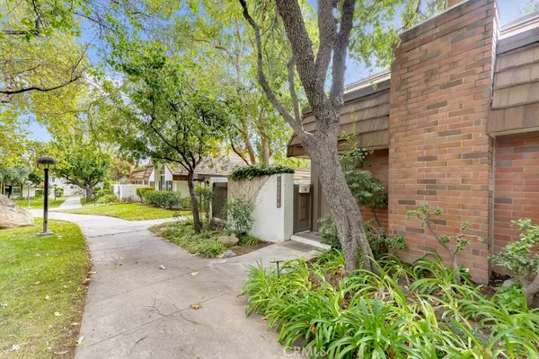 Chatsworth, CA 91311,10044 Larwin AVE #8