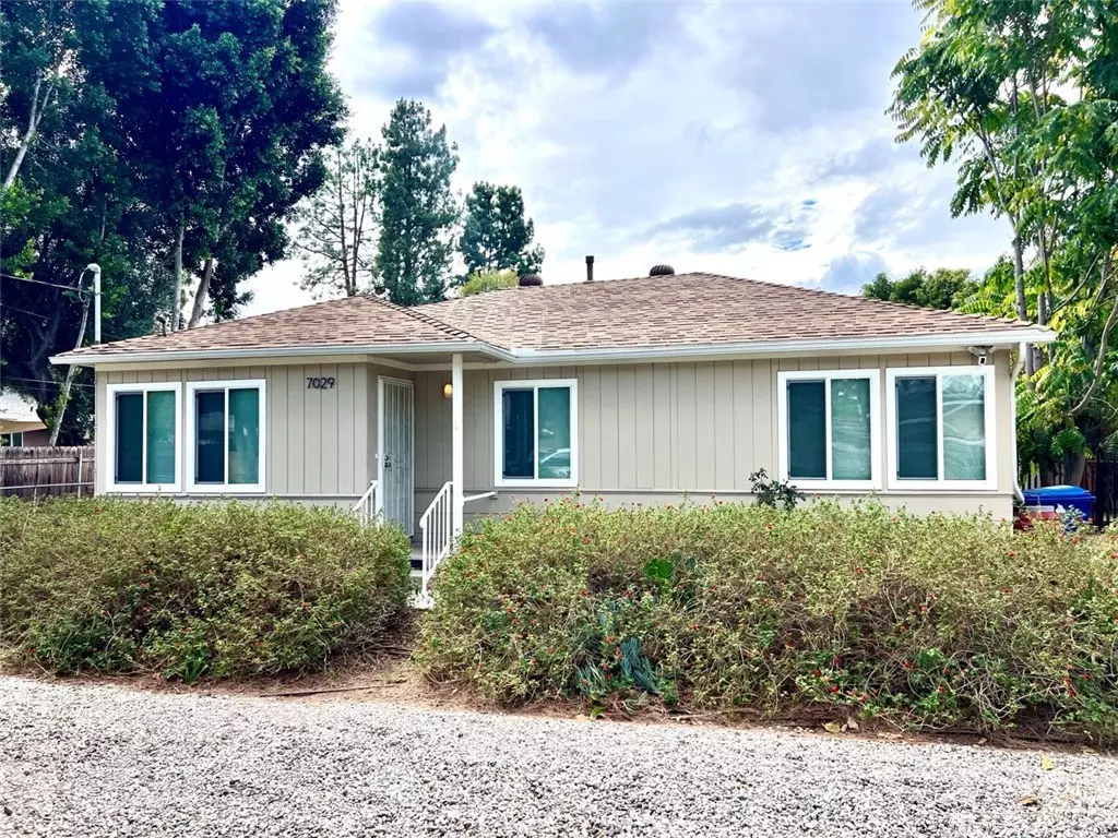 Reseda, CA 91335,7029 Yolanda AVE