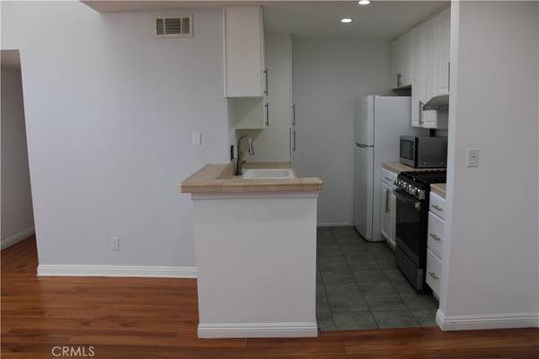 Tarzana, CA 91356,5700 Etiwanda AVE #216