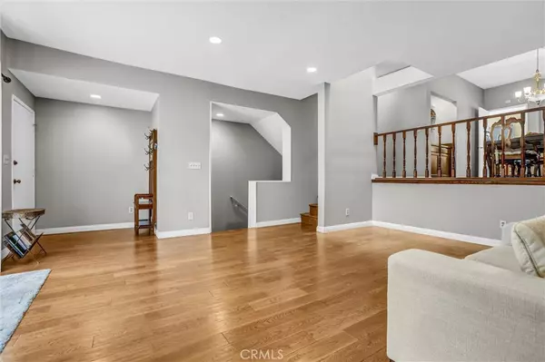 Tarzana, CA 91356,18242 Burbank BLVD #8