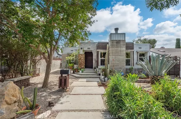 Woodland Hills, CA 91364,21914 Velicata