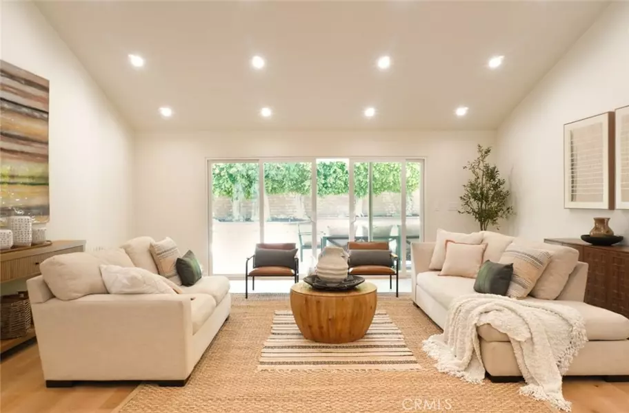 17063 Knapp ST, Northridge, CA 91325