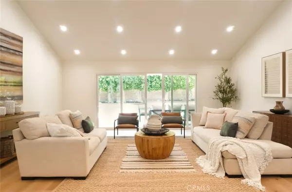 17063 Knapp ST, Northridge, CA 91325