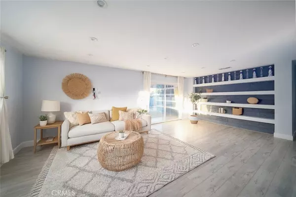 Woodland Hills, CA 91303,22149 Victory BLVD