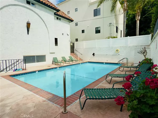 Sherman Oaks, CA 91423,14332 Dickens #10