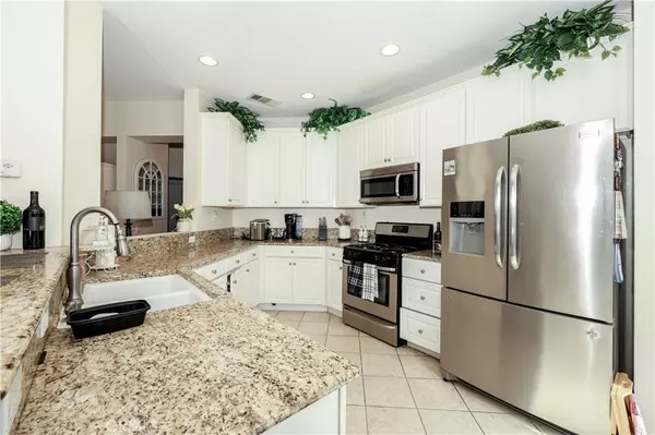 Valencia, CA 91354,29338 Dakota DR