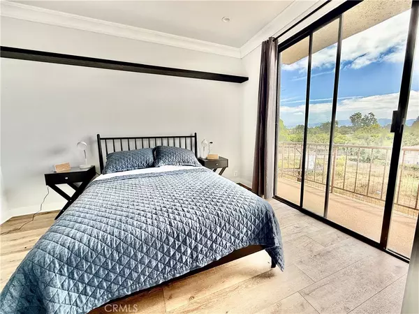 Sherman Oaks, CA 91423,4454 Ventura Canyon AVE #305