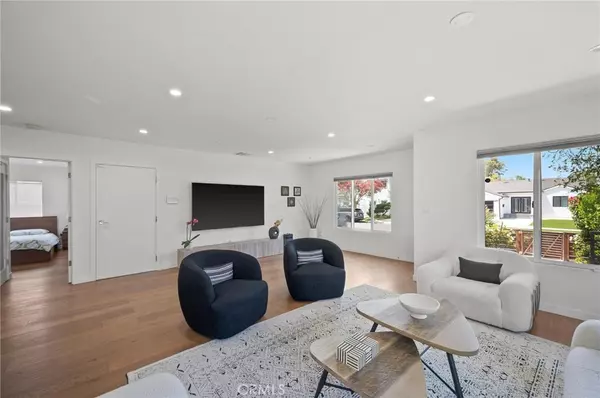 Encino, CA 91316,17642 Calvert ST