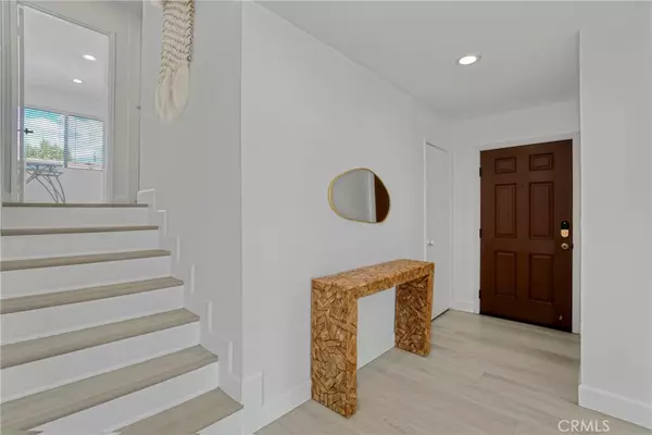 Woodland Hills, CA 91367,21551 Burbank #120