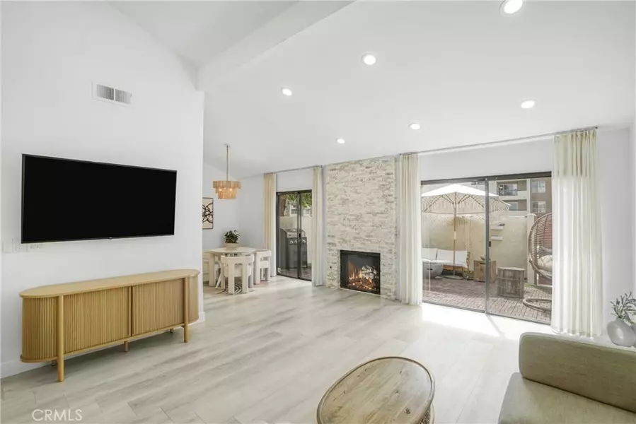 21551 Burbank #120, Woodland Hills, CA 91367