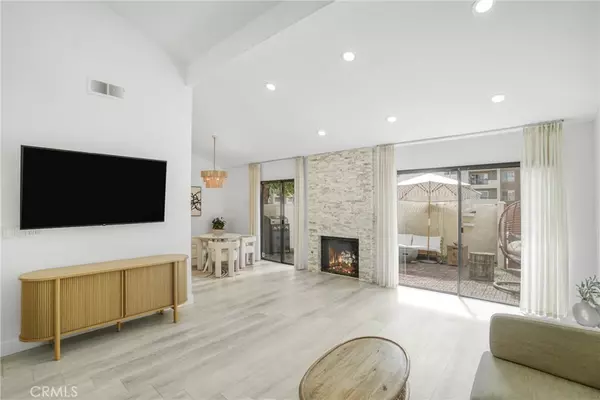 21551 Burbank #120, Woodland Hills, CA 91367