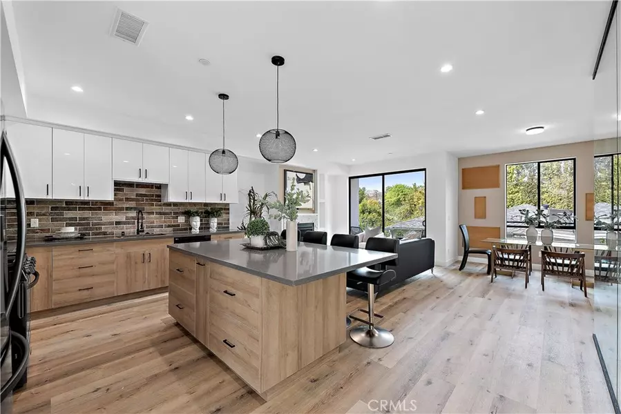 11860 W Flower, Valley Village, CA 91607