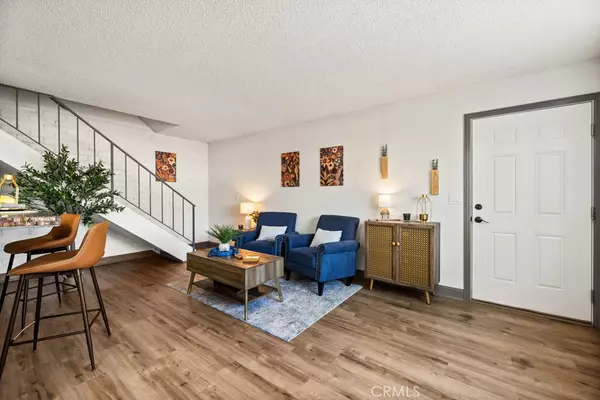 Saugus, CA 91350,20715 Dot St