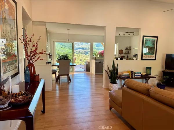 568 W Avenida De Las Flores, Thousand Oaks, CA 91360
