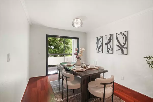 Woodland Hills, CA 91367,21620 Burbank #22