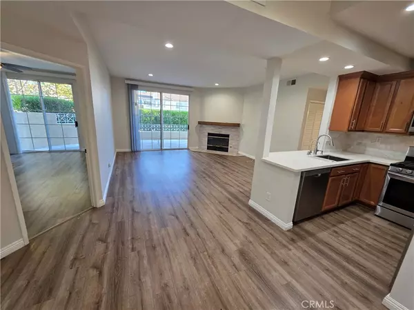 Valencia, CA 91355,23615 Del Monte #345