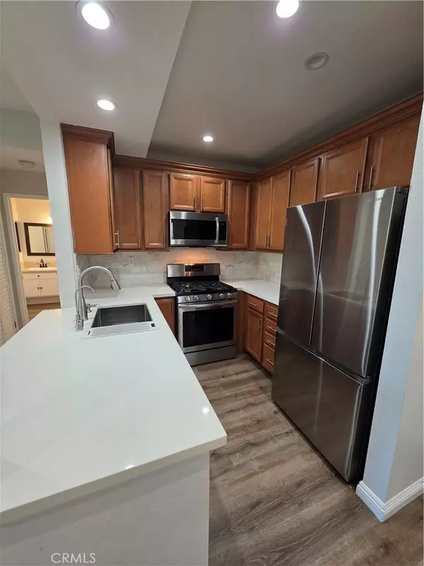 Valencia, CA 91355,23615 Del Monte #345