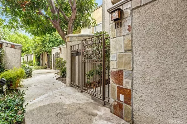 Chatsworth, CA 91311,21901 Lassen ST #121