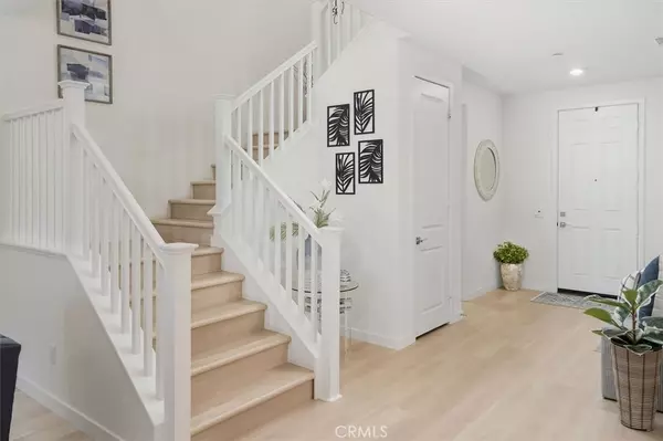 Newhall, CA 91321,20912 Silvergate WAY