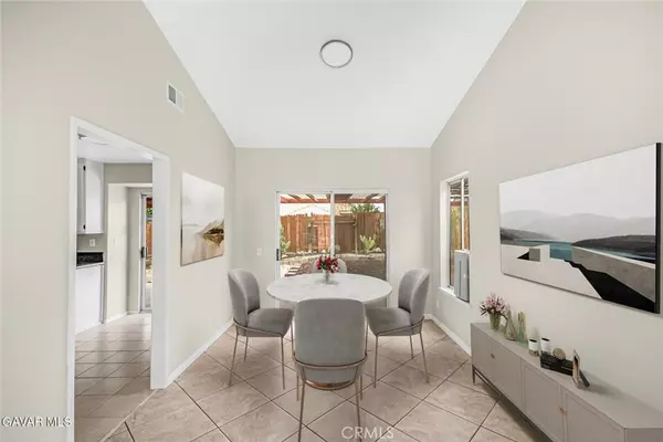 Palmdale, CA 93552,5711 Barcelona