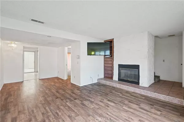 Newhall, CA 91321,25224 Avenida Dorena