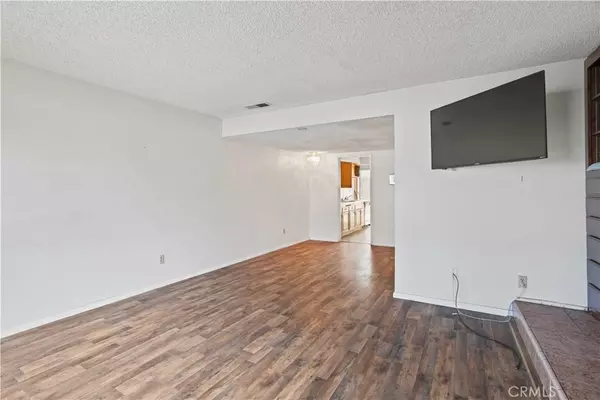 Newhall, CA 91321,25224 Avenida Dorena