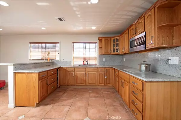 Los Angeles, CA 90039,3241 Madera AVE