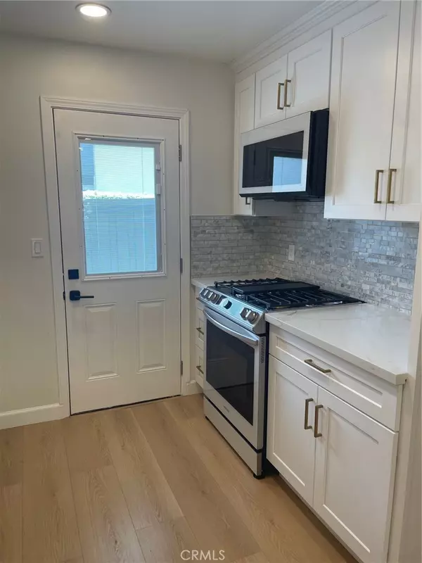 Porter Ranch, CA 91326,11311 Tampa #4