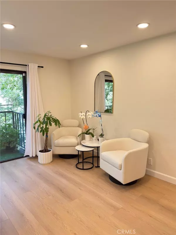 Porter Ranch, CA 91326,11311 Tampa #4