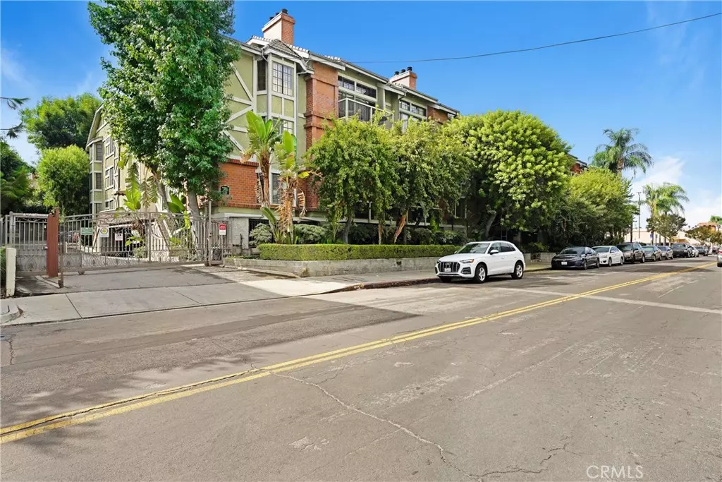 Tarzana, CA 91356,18324 Clark #119