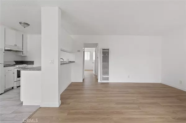 Sylmar, CA 91342,13040 Dronfield AVE #25