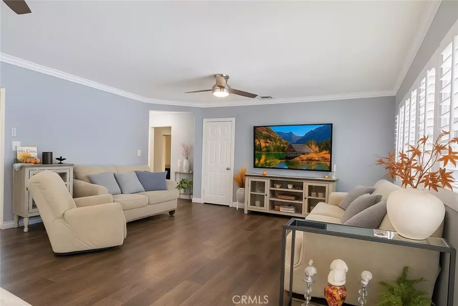 19122 Vanowen St, Reseda, CA 91335