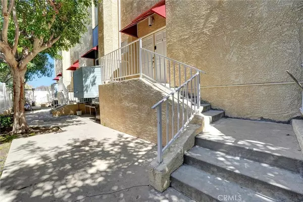 Van Nuys, CA 91405,14105 Lemay ST #4