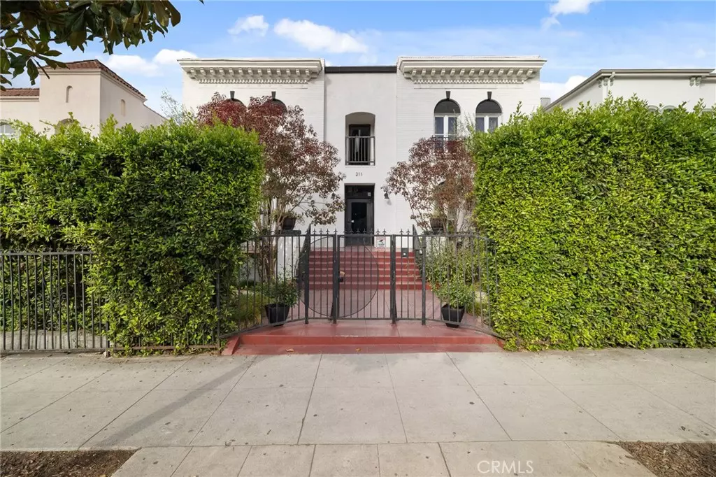 Los Angeles, CA 90004,211 S Berendo ST #3