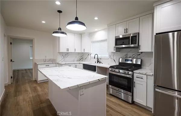 Woodland Hills, CA 91364,22257 Macfarlane DR