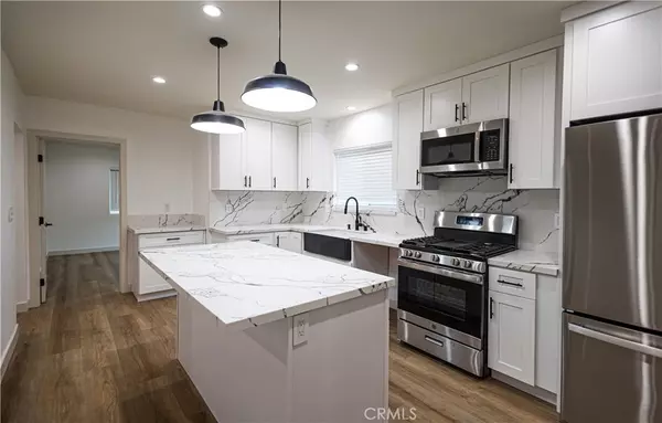 Woodland Hills, CA 91364,22257 Macfarlane DR