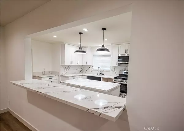 Woodland Hills, CA 91364,22257 Macfarlane DR