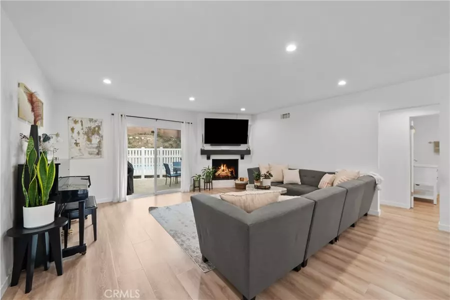 5042 Carolyn WAY, Glendale, CA 91214