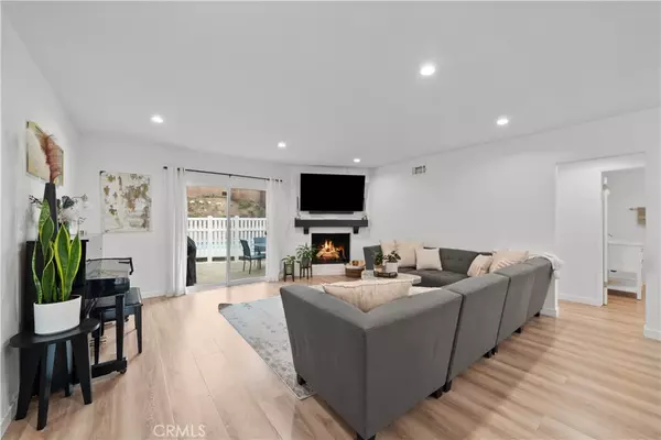 5042 Carolyn WAY, Glendale, CA 91214