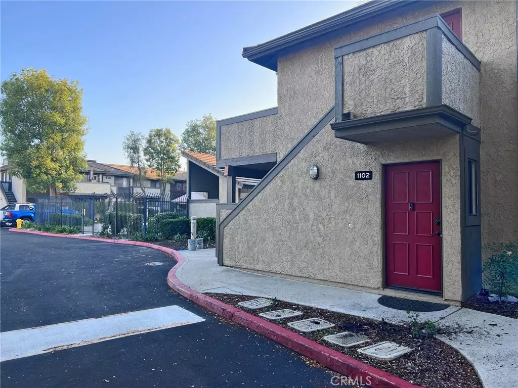 Moorpark, CA 93021,150 Majestic CT #1102