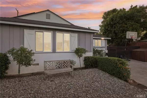 Lake Balboa, CA 91406,17232 Elkwood