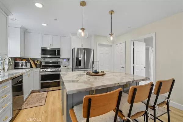 Saugus, CA 91350,21711 Doss PL
