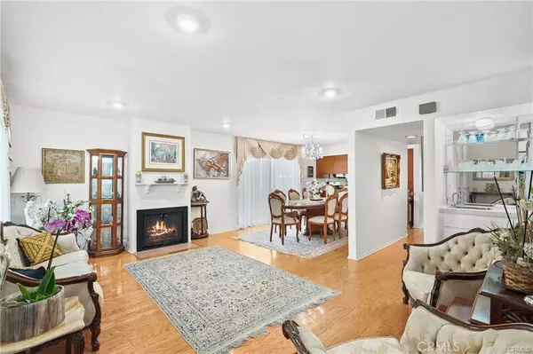 Los Angeles, CA 90049,11952 Darlington AVE #6