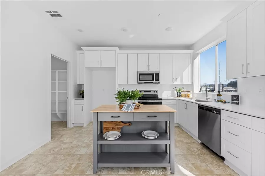 9423 1/2 N Sepulveda Blvd. #2, North Hills, CA 91343